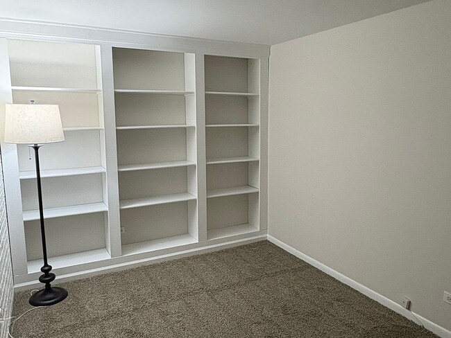 Building Photo - 410 Sunnybrook Ln