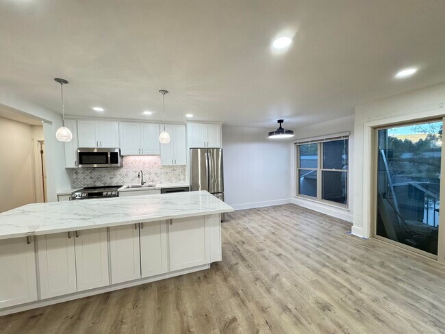 Building Photo - 2083 Ascot Dr