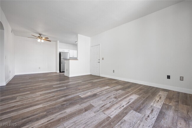 Building Photo - 1830 N Buffalo Dr