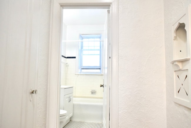 Building Photo - 6655 Berthold Ave