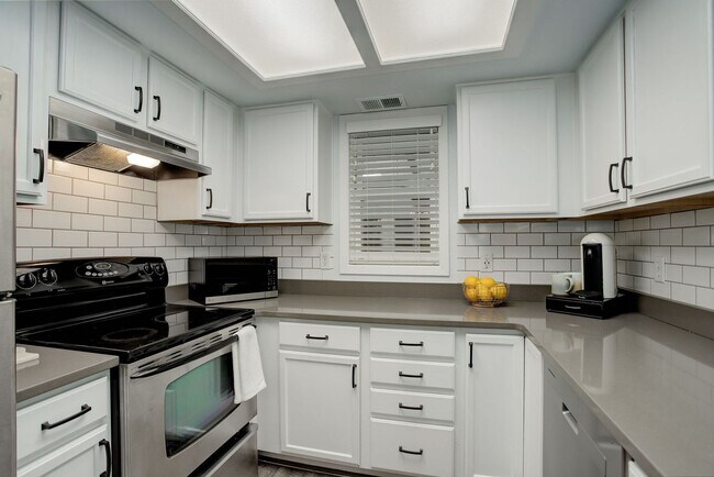 Building Photo - Modern 1BR | Prime Boulder + Gold Run Perks