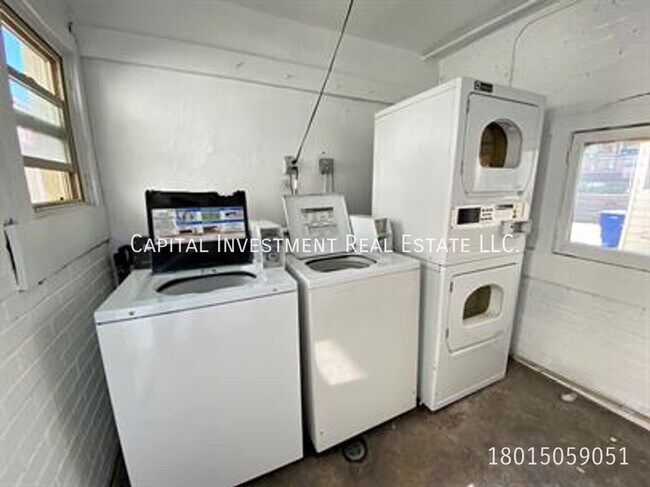 Building Photo - 470 E 300 S