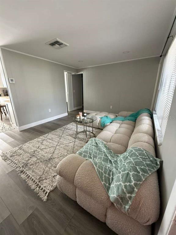 Building Photo - 2021 Valley Dr