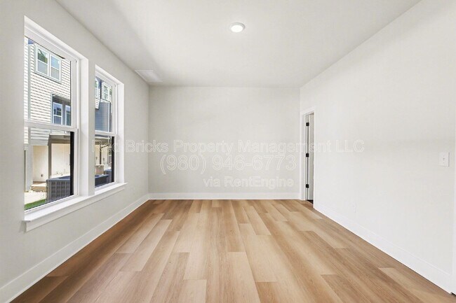 Building Photo - 7920 Sansom Cir