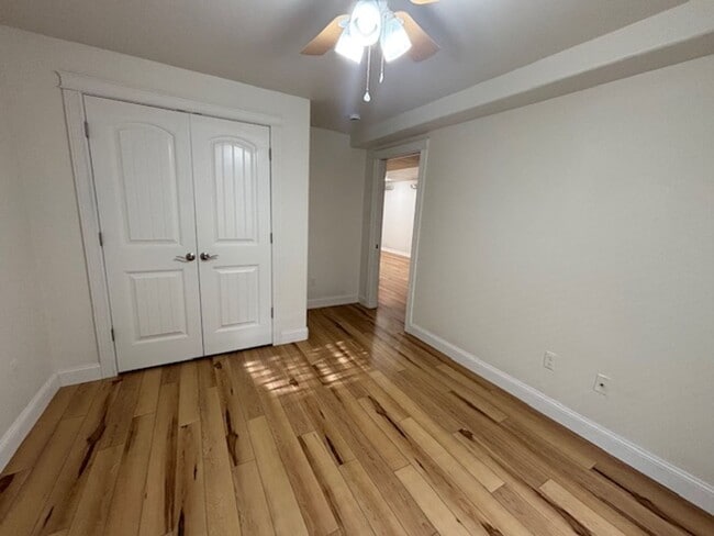 Building Photo - 4 Bedroom 3.5 Bath Townhouse Near Dell Range Blvd.