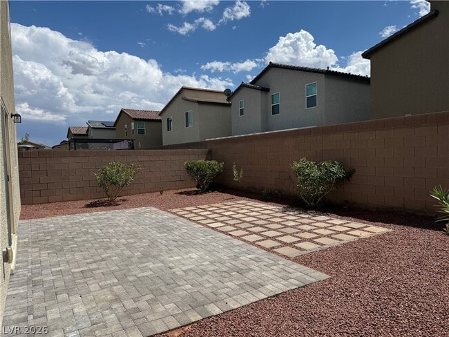 Building Photo - 7521 Dragonfruit Ave