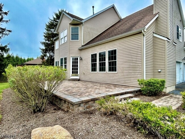 Building Photo - 5 Ridge Rd