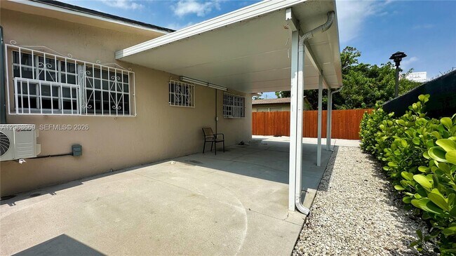 Building Photo - 286 NW 39th St