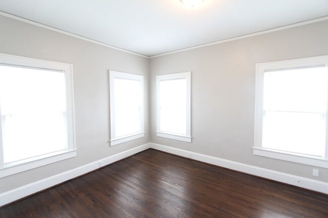 Building Photo - New On The Market!! Will not last long at this price. Better Hurry!!