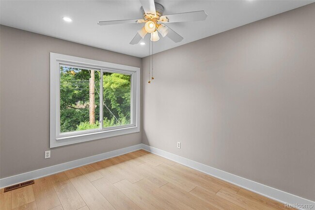 Building Photo - 6552 Orion Rd