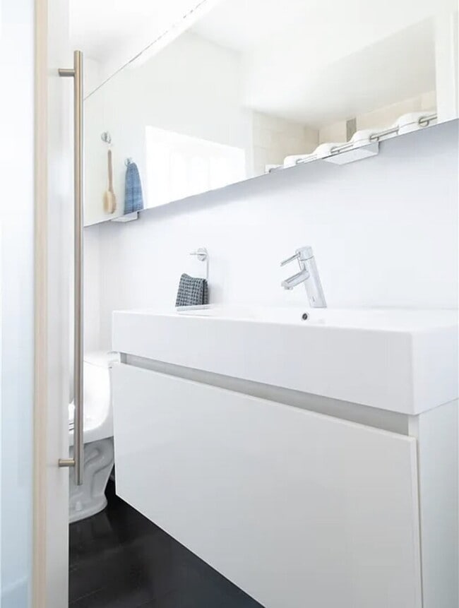 Building Photo - 2325 Kansas Ave