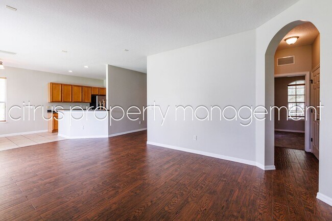 Building Photo - Spacious 4/3 in Independence Available Now!