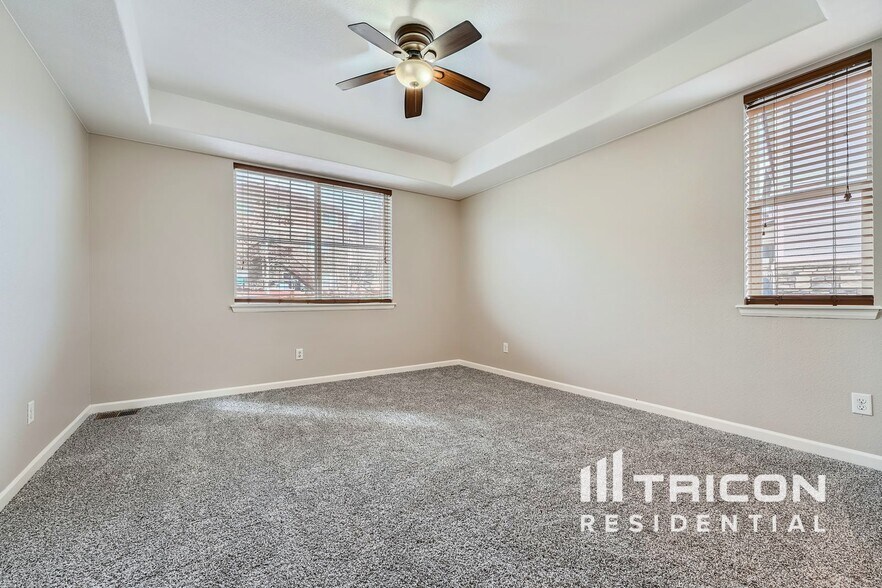 Building Photo - 26110 E Davies Dr