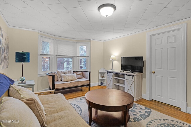 Building Photo - 67 Hill St