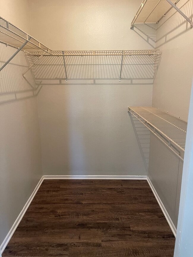 Building Photo - Completely remodeled 2 bedroom 2 bathroom at Oasis at Pearl Lake!