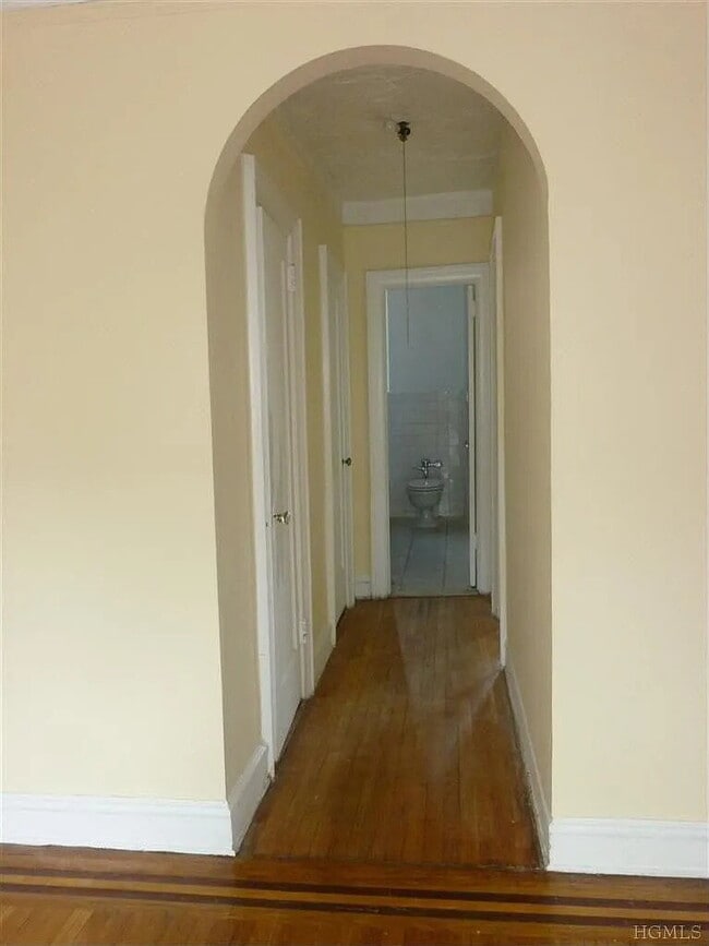 Building Photo - 100 Pelham Rd