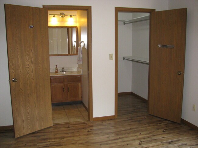 Building Photo - 7404 Eisenhower Dr