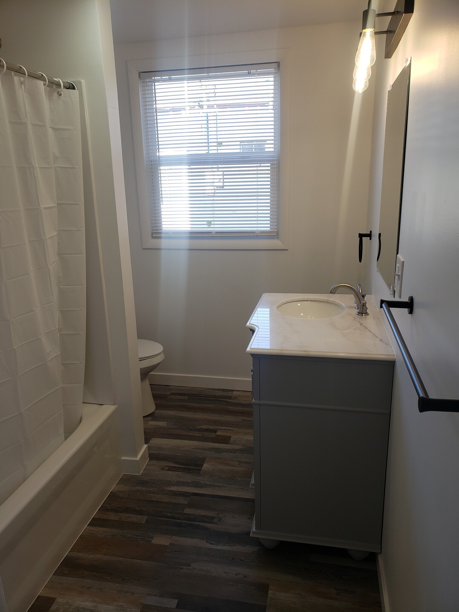 Building Photo - 44 N Hanchett St