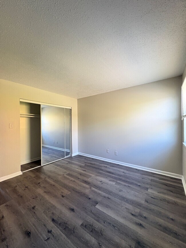 Building Photo - Bellagio West Living I