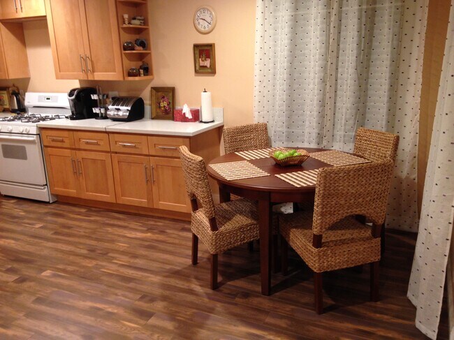 Building Photo - 6443 Oak Ave