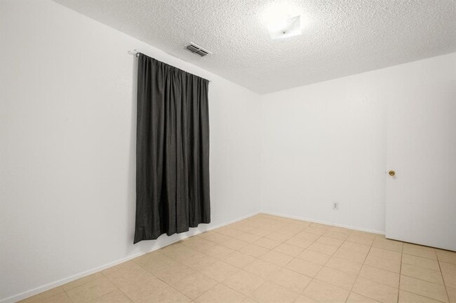 Building Photo - 300 Provines Dr