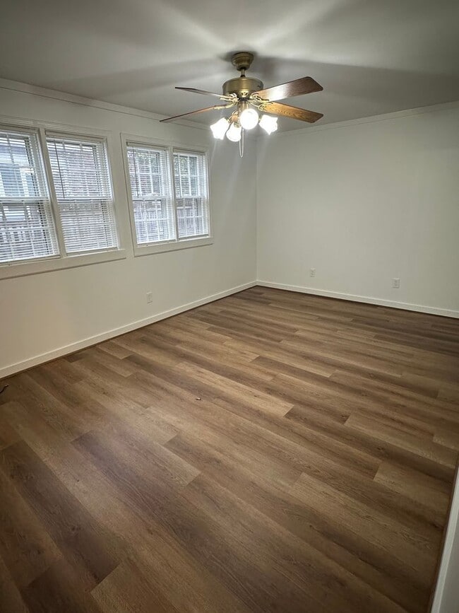 Building Photo - 722 Holly St