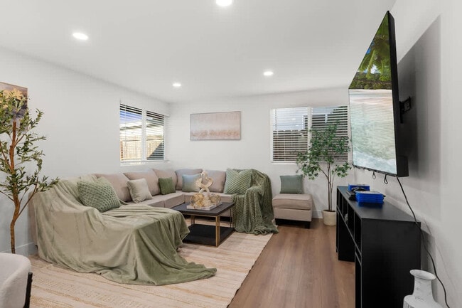 Building Photo - 1676 Raynell Way