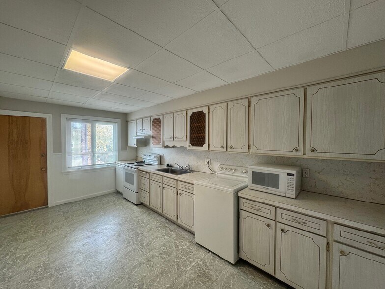 Building Photo - 795 Cambridge St