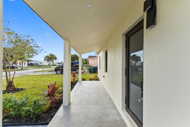 Building Photo - 15920 NW 17th Ave