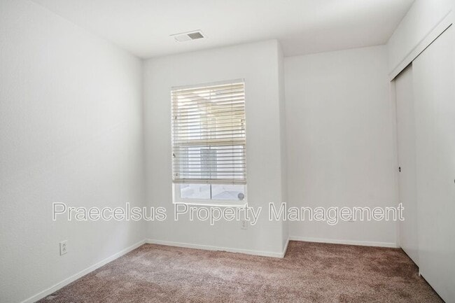 Building Photo - 1459 Claude Ln