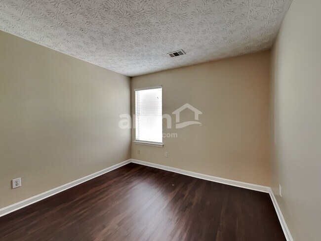 Building Photo - 3800 Oak Park Dr