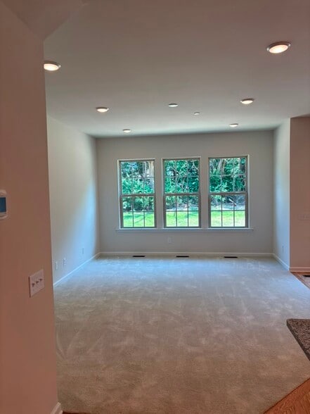 Building Photo - 112 S Buck Tavern Way