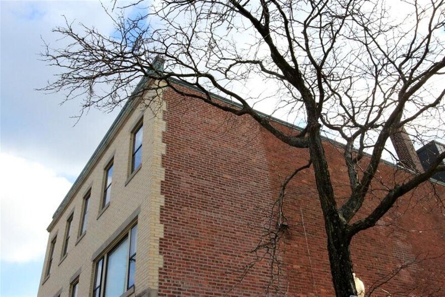 Building Photo - 1010 Cambridge St
