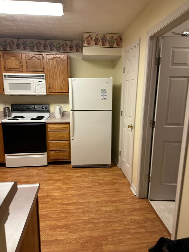 Building Photo - 4611 Court Yard Dr