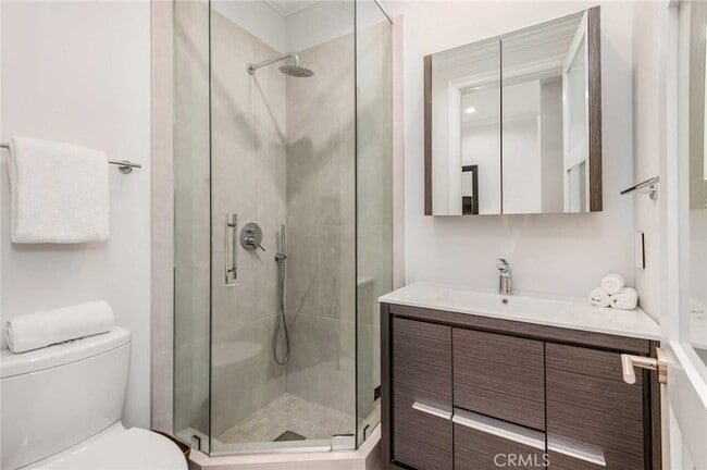 Building Photo - 1756 Clear View Dr