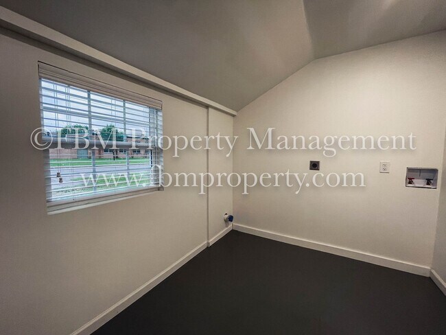 Building Photo - 207 Kirksey St