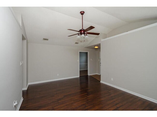 Building Photo - 3568 Crawfordville Dr
