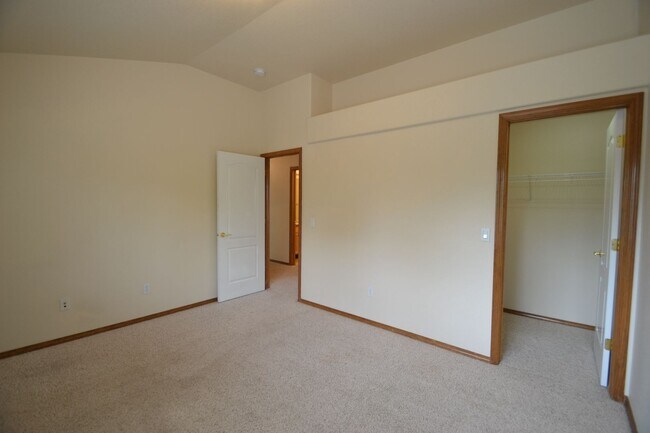 Building Photo - 7492 Amberly Dr