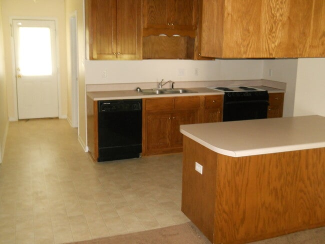 Building Photo - 3096 Tyndall Dr