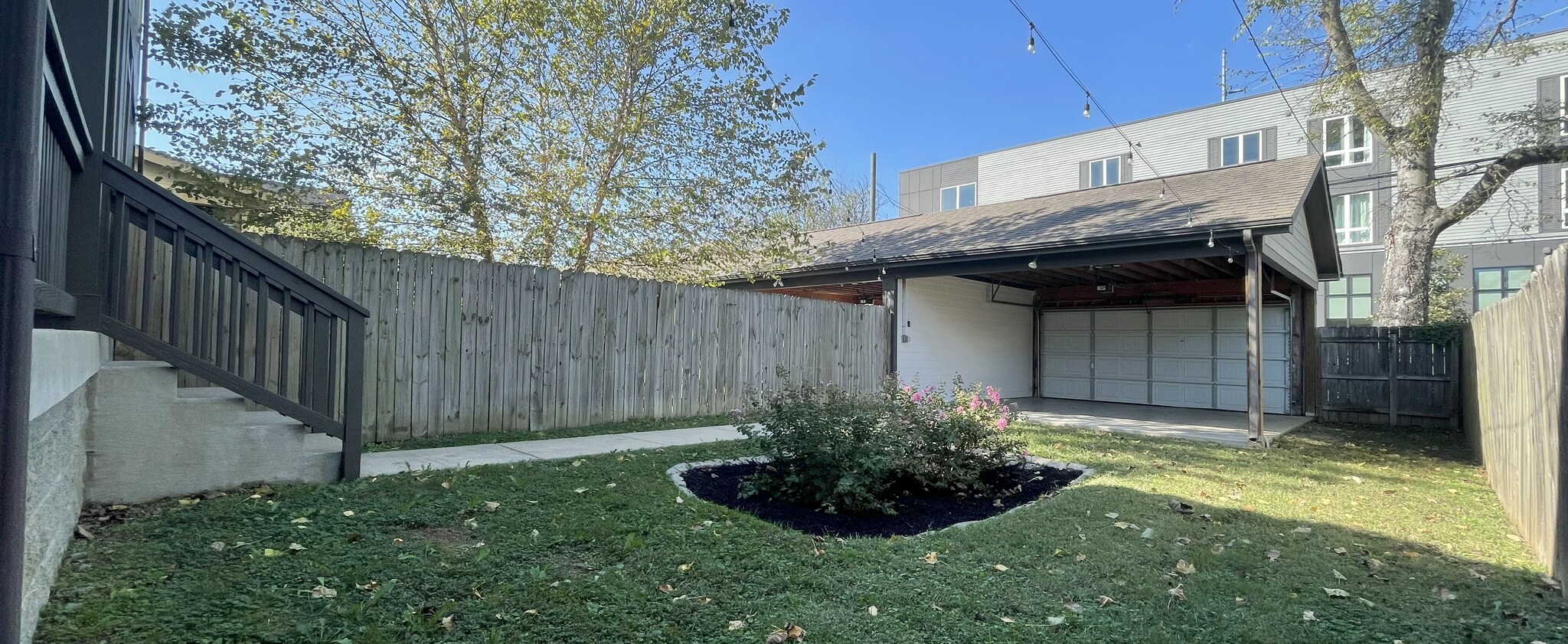 Back Yard - 5410A California Ave
