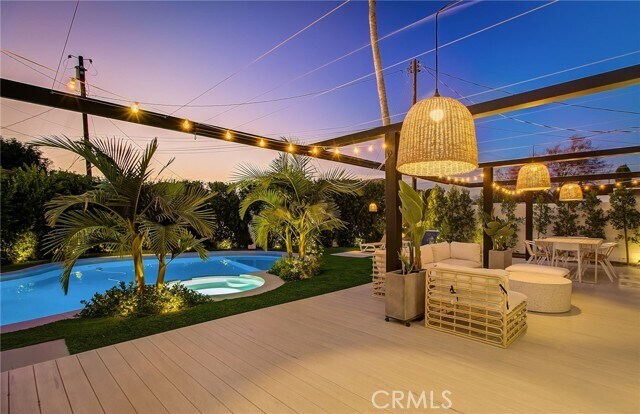 Building Photo - 8161 Encino Ave