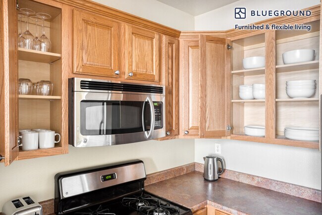 Building Photo - 5225 Blakeslee Ave