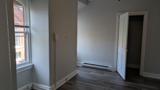 Building Photo - Spacious 1 Bedroom in Heart of Midtown Har...