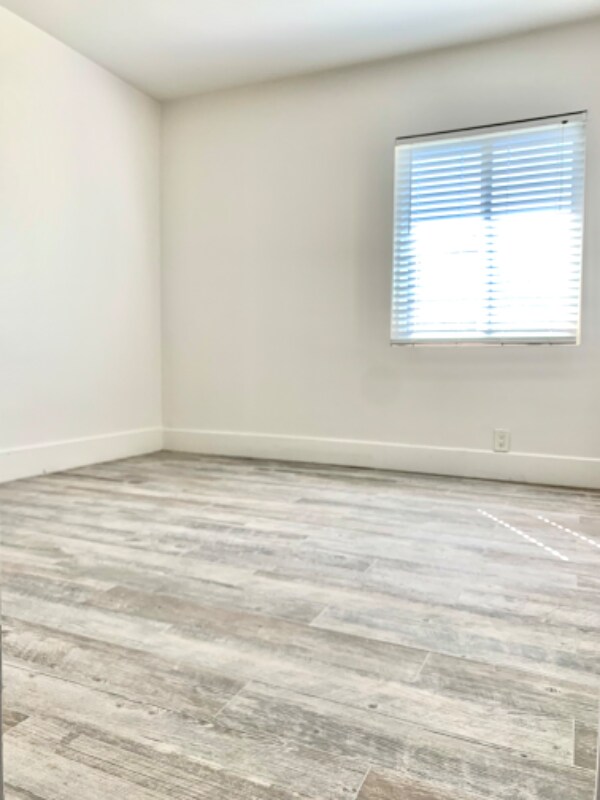 Building Photo - 712 N Ditmar St