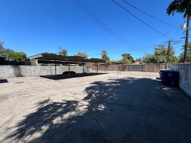 Building Photo - Cozy 2 Bed, 1 Bath – Great Location, Great...