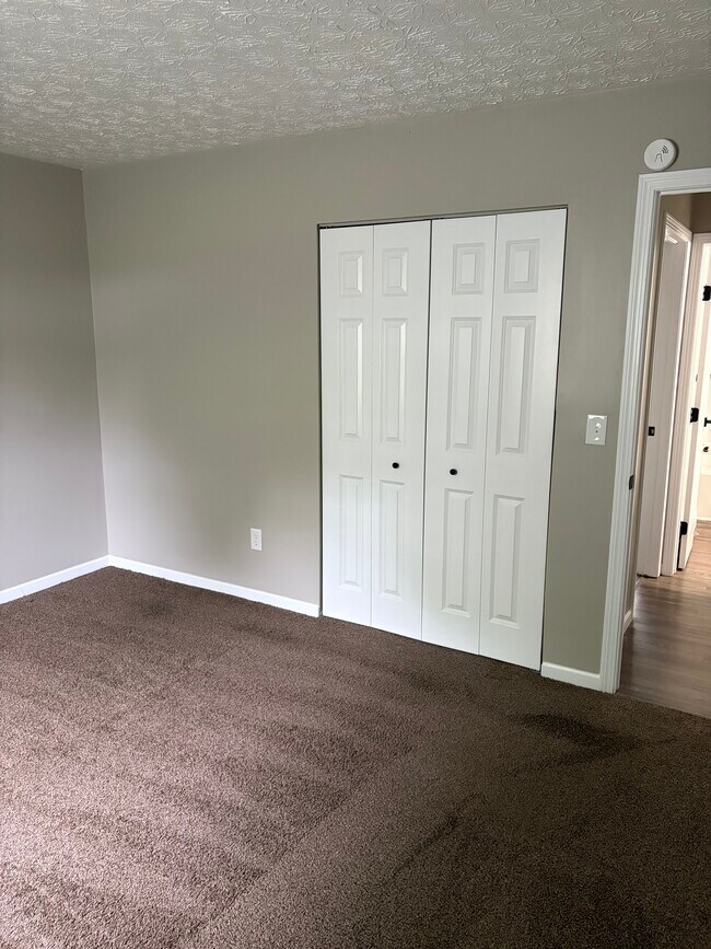 Building Photo - Green Acres - 4943-4959