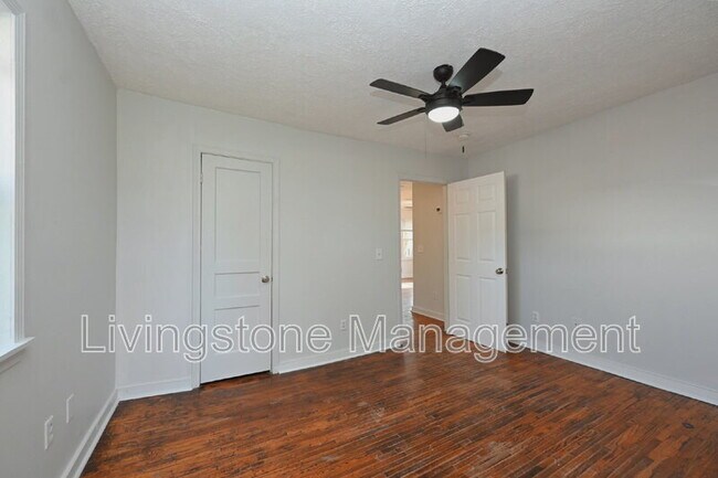 Building Photo - 501 Small St