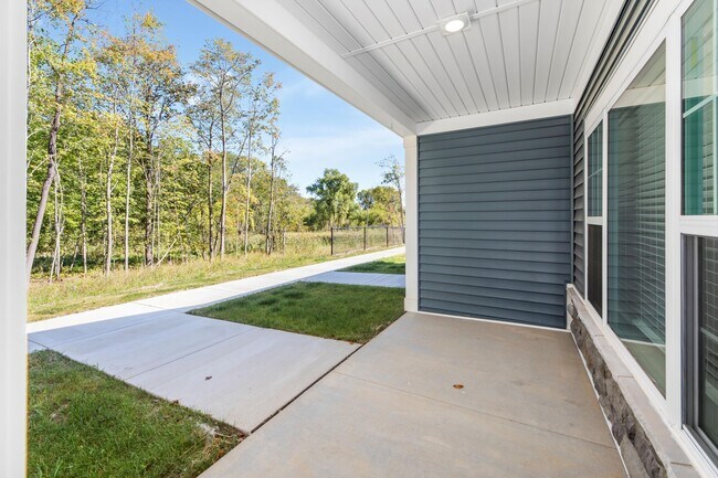 Building Photo - 1811 W Wysteria Ln