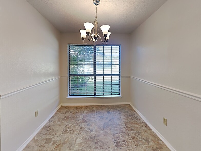 Building Photo - 5211 Wild Horse Ct