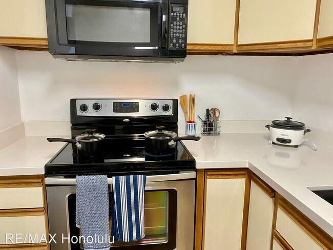 Building Photo - 2 br, 2 bath House - 1350 Ala Moana Blvd #...